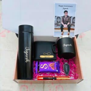 customised gift hamper for men
